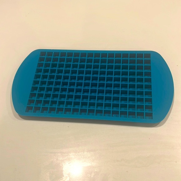 HOUDINI · BLUE SILICONE CRUSHED ICE TRAY - Picture 3 of 4